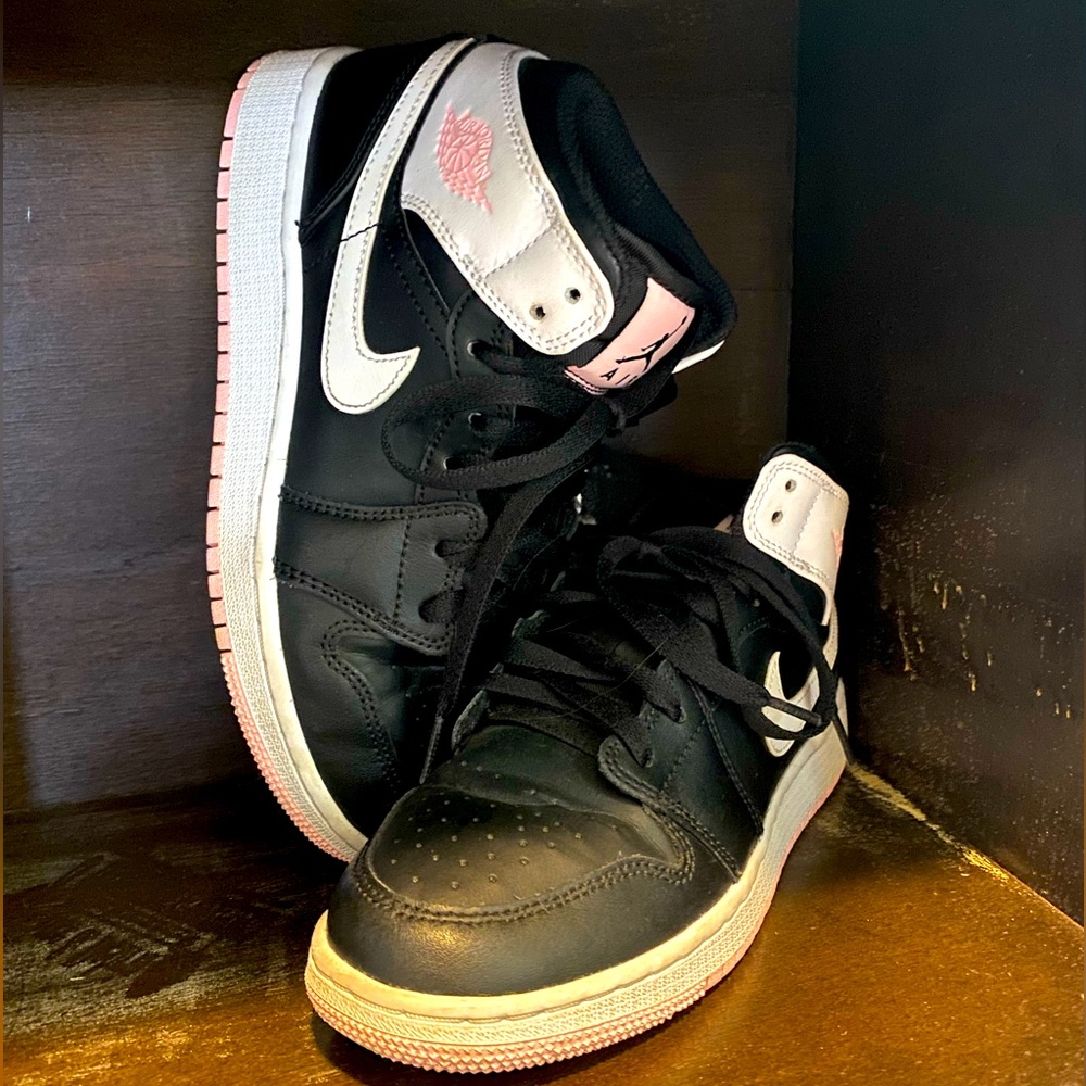 Air Jordan 1 Mid 4Y Arctic Pink Black Classic Basketball Sneakers 555112-061